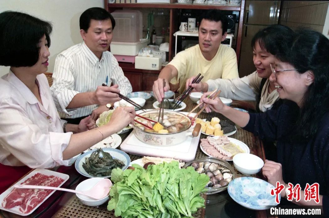 图为围炉。来源:台湾《联合报》