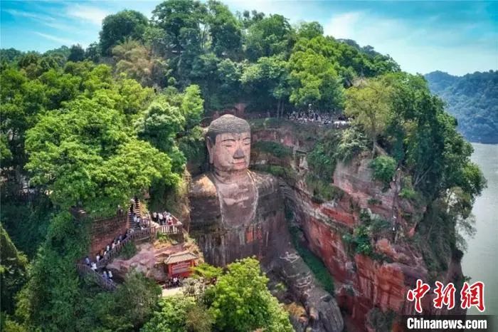 资料图:远眺乐山大佛。刘慧 摄