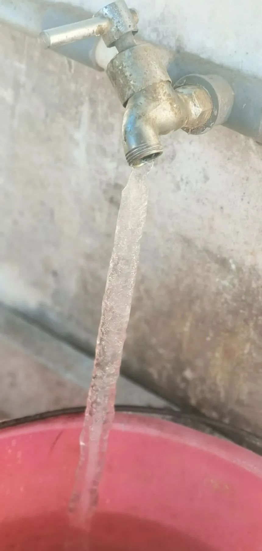 户外水龙头结冰棱 图:姜磊
