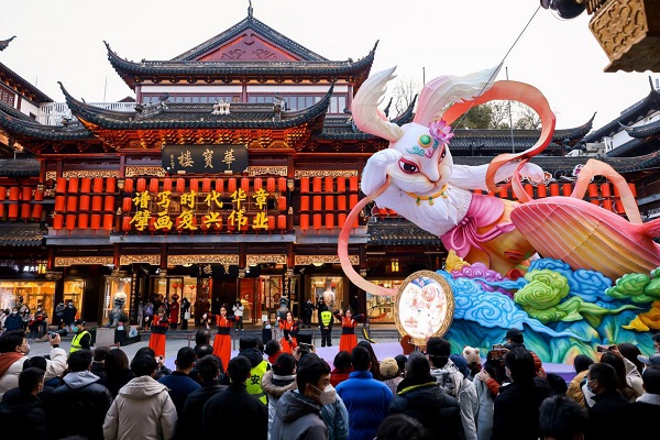 图说：豫园灯会人气旺