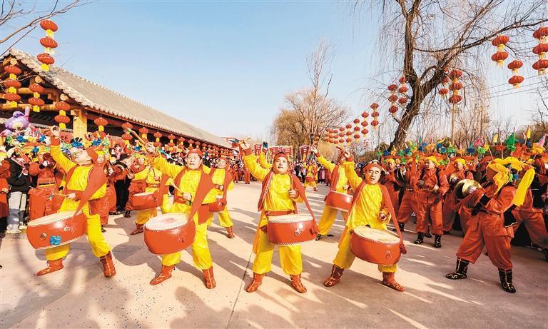 1月22日，汉长安城未央宫国家考古遗址公园上演了丰富多彩的民俗活动。（记者 雷伟东 摄）