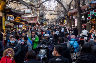 1月24日,西安回民街内,人山人海