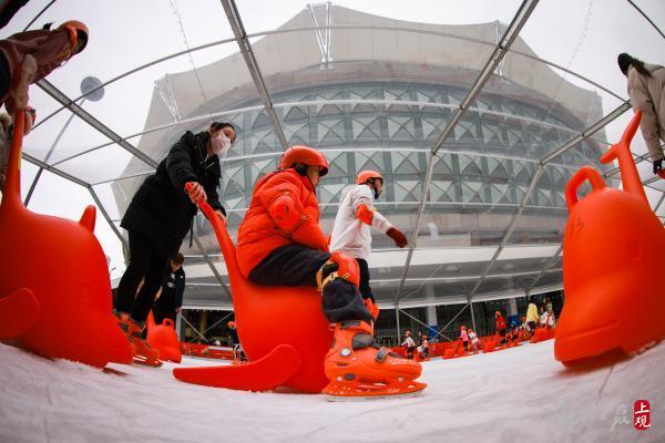 北京冬奥会成功举办一周年，冰雪运动持续升温