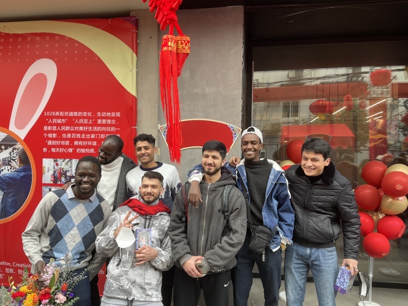 2035未来生活原型街上演“闹元宵”非遗“大秀”1 2035未来生活原型街上演“闹元宵”非遗“大秀”