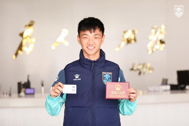 (归化球员杨明洋,图片源自南通支云足球俱乐部)