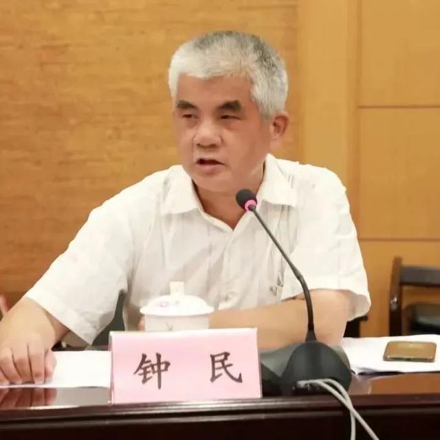 钟民:一定要让广大人民群众明明白白地消费