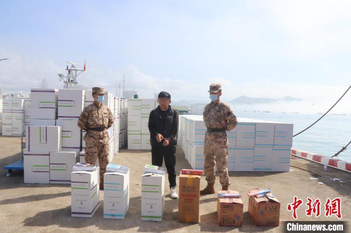 广东海警查缉现场。 广东海警局 供图