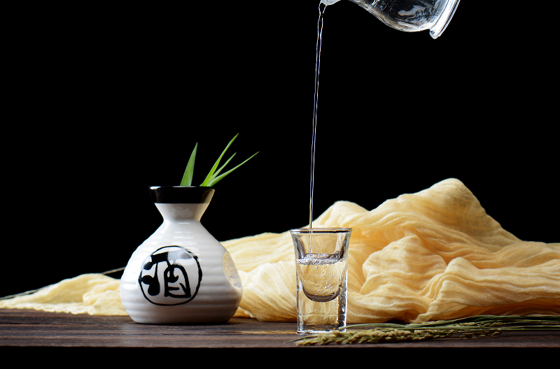 在众多业内人士看来,听花酒一直是不同于传统白酒的“另类”存在。(图片由摄图网提供)