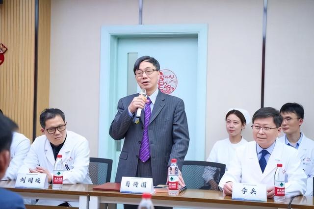 肖传国受聘武汉大学中南医院泌尿外科教授：再次回到母校感到十分亲切（武汉vi设计）肖传国医院是不是公立医院，