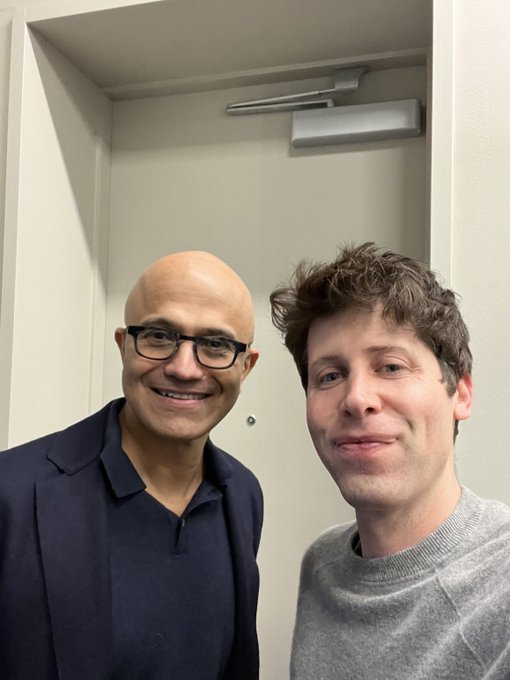 Sam Altman（右） 图片来源：Sam Altman社交媒体