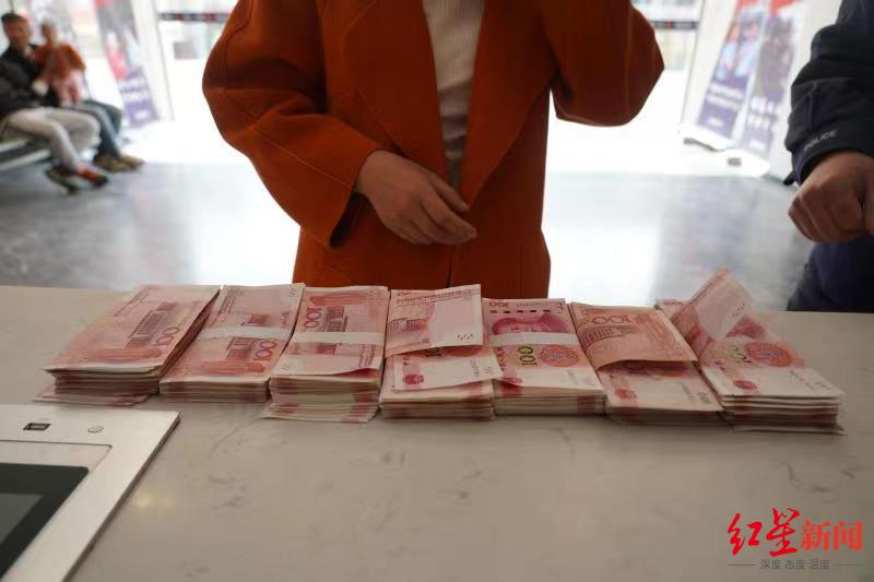 ↑警方追回的资金