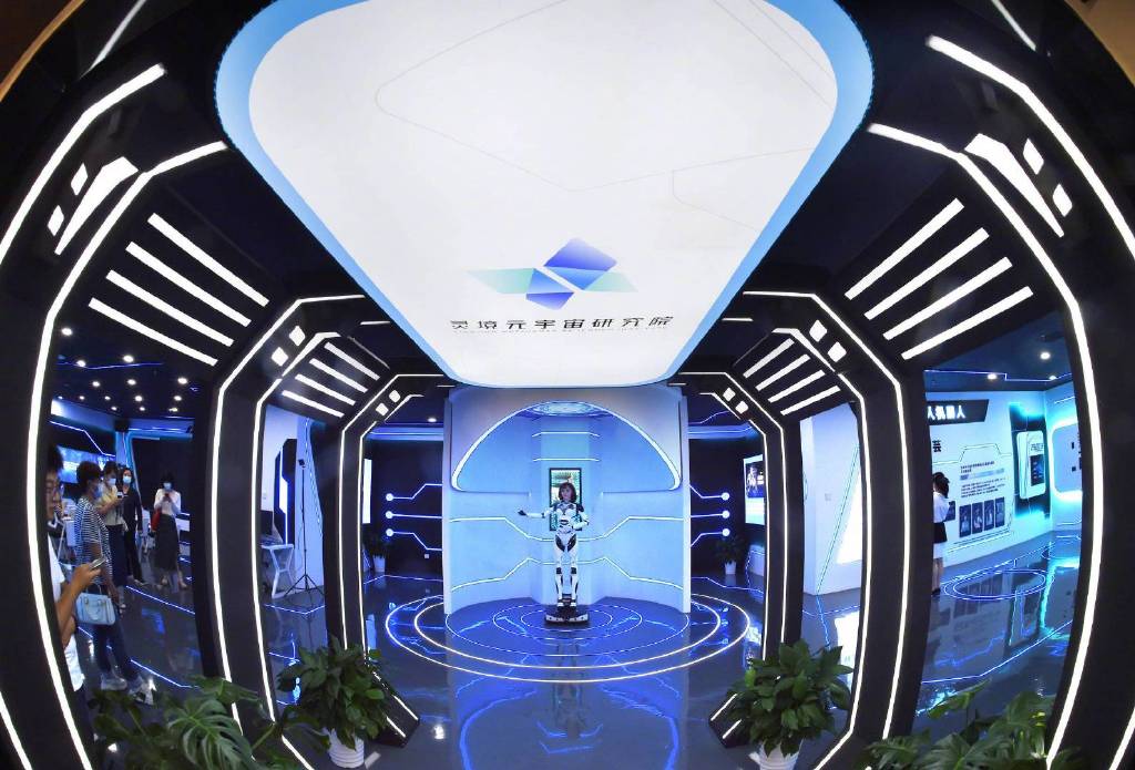 2022年8月31日,南京江宁区高新区“数创谷先导区”,仿人机器人