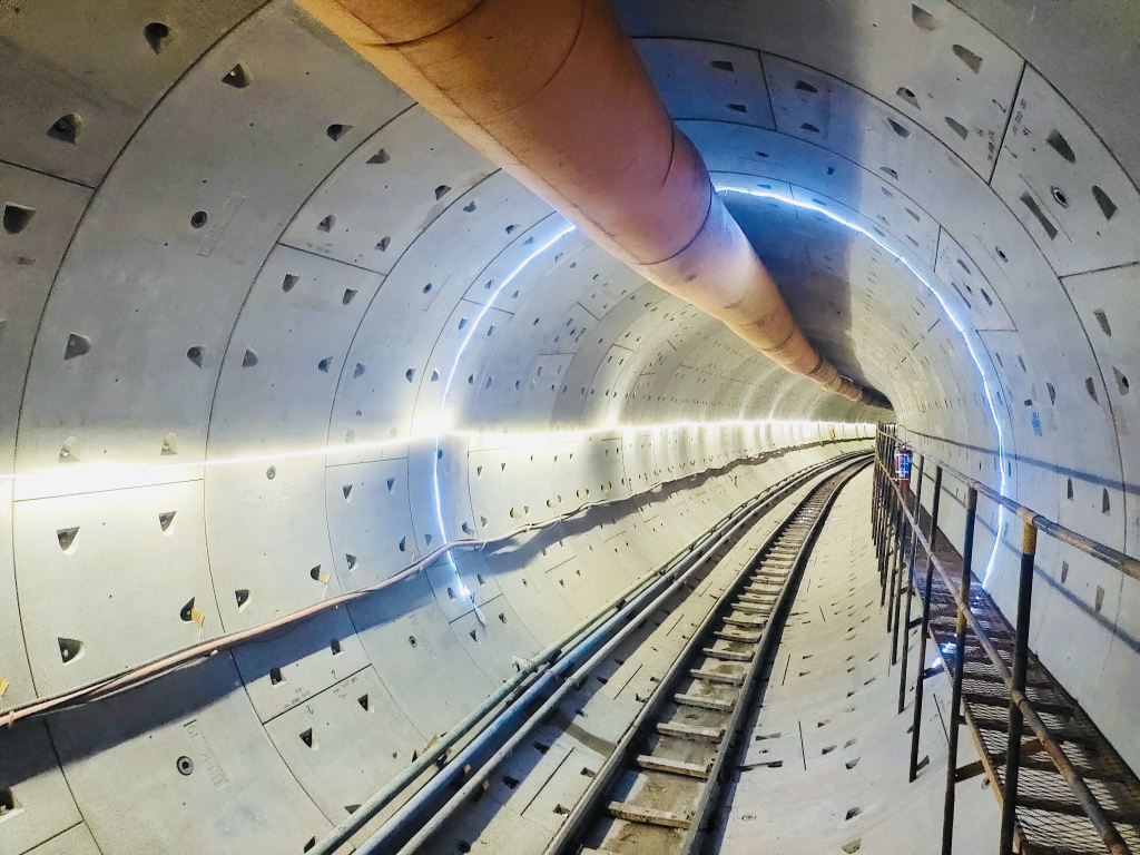重慶軌道交通4號線西延伸段TBM嘉民區間雙線貫通 新浪香港