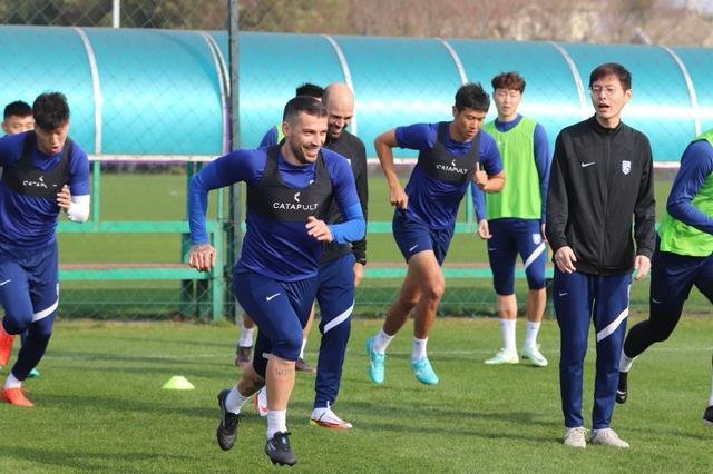 武汉标志设计（武汉三镇高原开练， “关键先生”斯坦丘率先归队）武汉斯坦雷电气待遇怎么样，