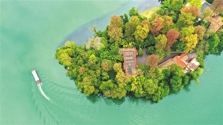 碧江区水晶阁景色。 通讯员 胡攀学 摄