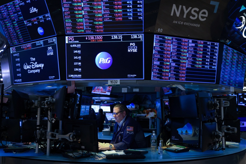 美国股市2022年曾遭受重创，图为美国证券交易所