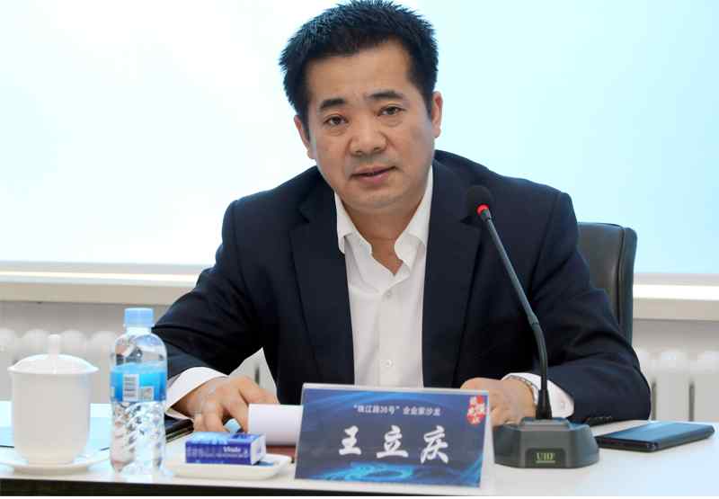 九三食品股份有限公司副总经理王立庆在作现场交流。(李清芬 摄)