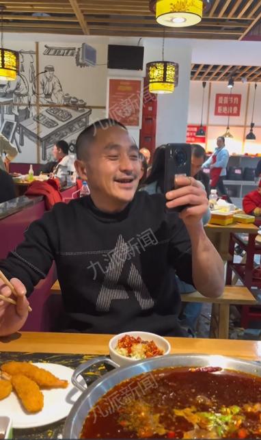 男人吃泡面恶搞视频,男人吃泡面恶搞视频大全