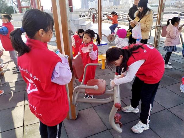 志愿者活动内容怎么写 c3c8-ff03c5c364616386cc0c4c4cf0cd353c.jpg