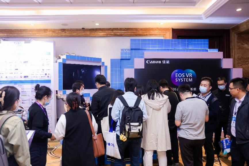 佳能展位吸引众多来宾体验感受VR魅力