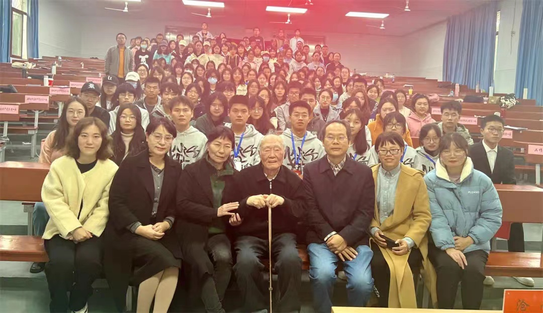 ▲2022年11月19日,沧南为“00”后大学生讲述“信仰的力量”。
