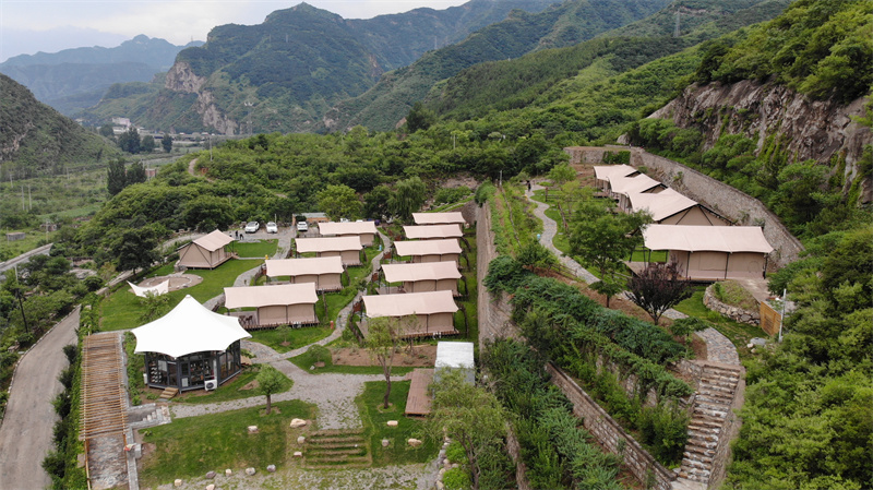 保定市涞水县野三坡景区的露营基地。新华社记者 高博 摄