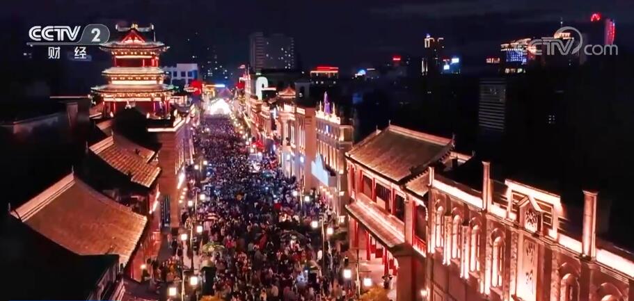 山西太原古街聚人气 “夜经济”不断升温_新浪新闻