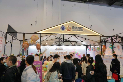 活动现场,人头攒动