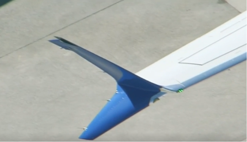 美国两架航班在机场发生接触事故 机翼受损画面曝光