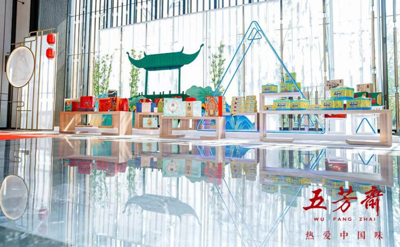 五芳斋2023年端午新品发布会现场的产品陈列展示