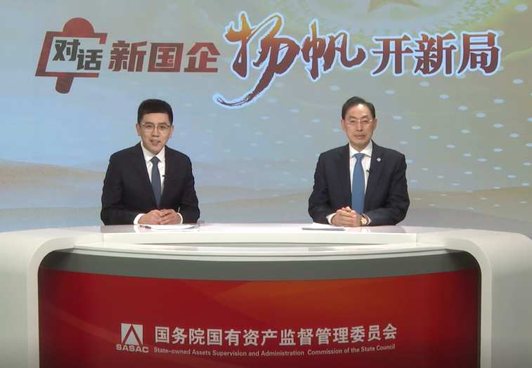 全国人大代表、通用技术集团董事长于旭波(右)接受采访 图片来源:国务院国资委新闻中心