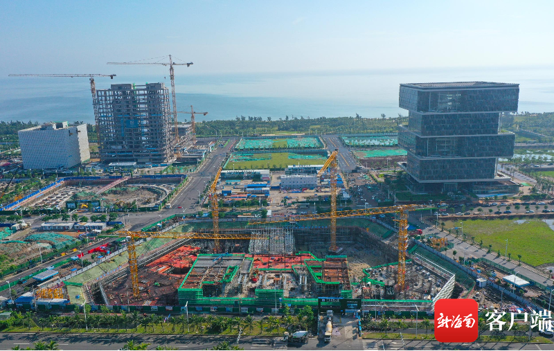 这是2022年6月22日拍摄施工中的江东发展大厦。记者汪承贤摄