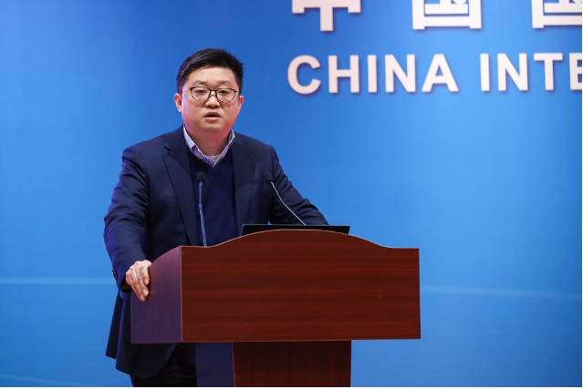 采购商代表上海百联集团股份有限公司副总经理曹海伦发言