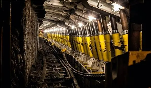 固定场所无人化 采煤工作面人少了——南梁矿业公司智能矿山建设侧记