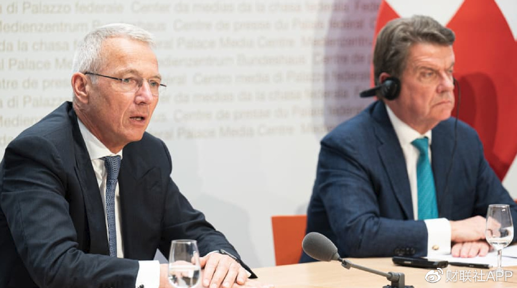 揭秘：原来瑞士政府是这样硬按着瑞银和瑞信合并的......