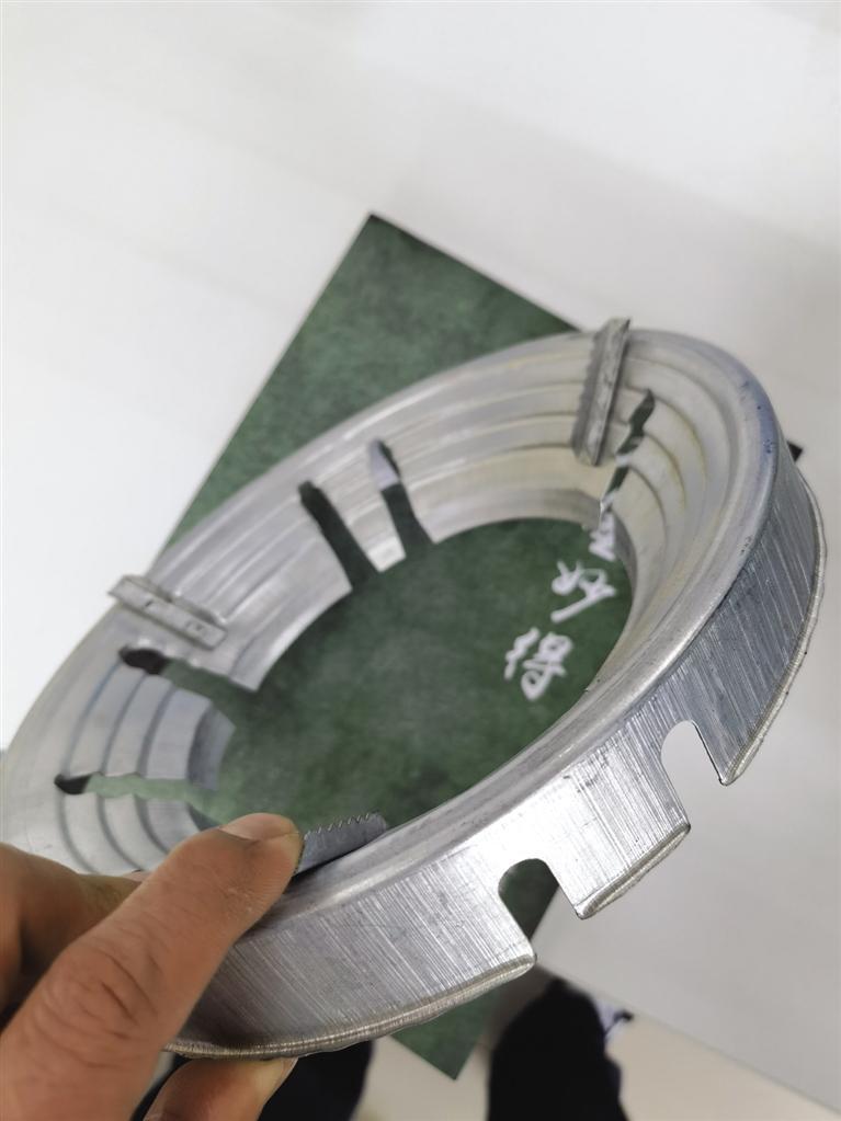 ▲五金店、农贸市场、电商平台都有节能圈销售