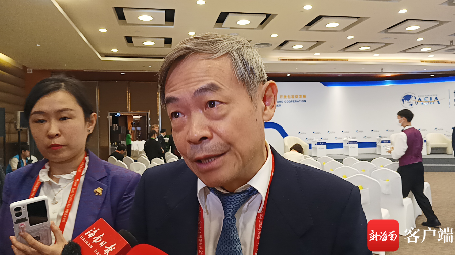 远大科技集团董事长接受新海南客户端记者采访。记者 苏桂除 摄