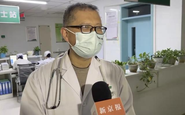 援疆医生王孝理正接受采访。新京报记者 马骏 摄