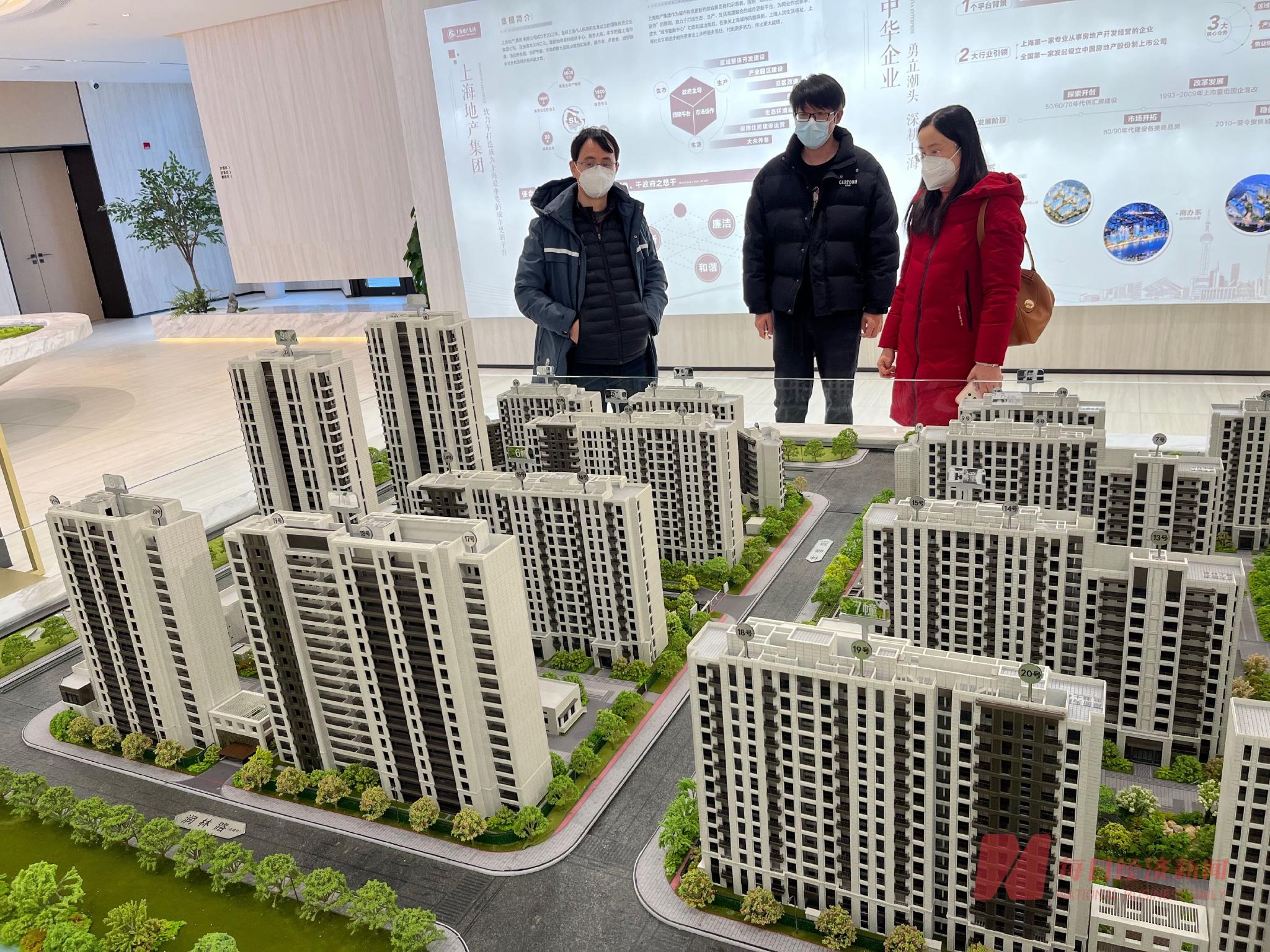 上海中企云萃森林项目售楼部的看房者 图片来源:每经记者 刘颂辉 摄