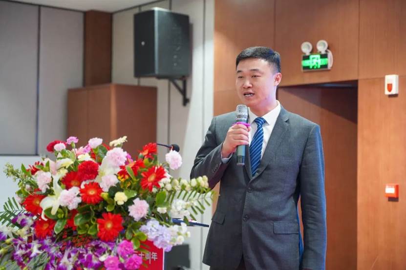 运营中心总监高向阳出席会议