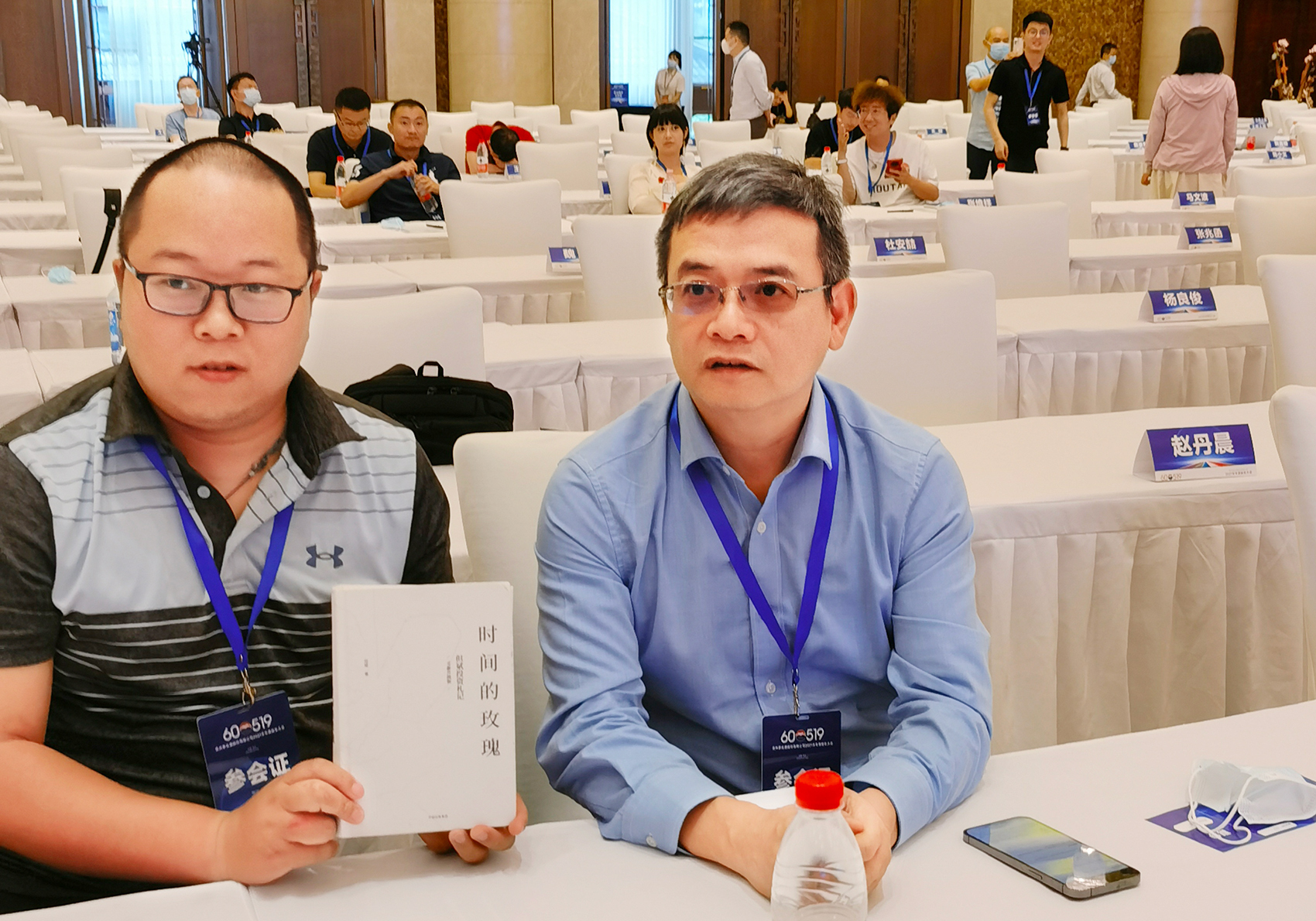 深圳东方港湾投资管理有限责任公司董事总经理但斌(右)(图片来源:每日经济新闻 资料图)