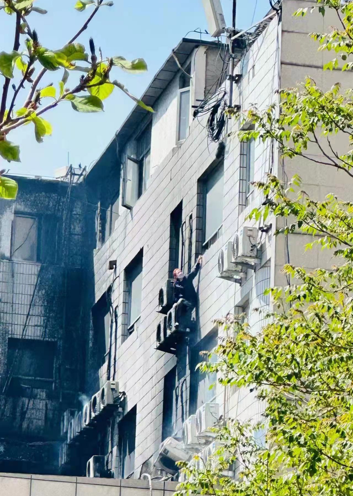 浓烟中的长峰医院:消防采购无记录,曾因患者死亡被起诉,研发费不到营销费一半