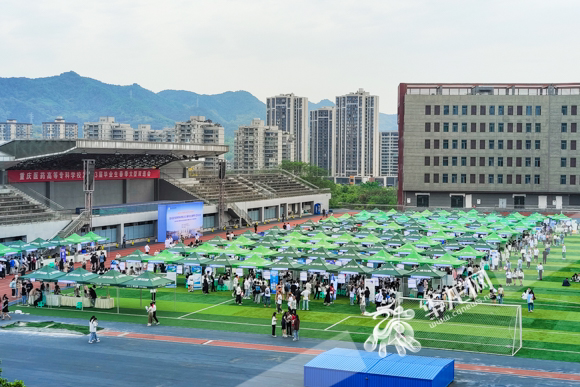 劳动部门倚重沟通交流能力 重庆这场高等师范师范学院校招900万人次达成一致就业有意向