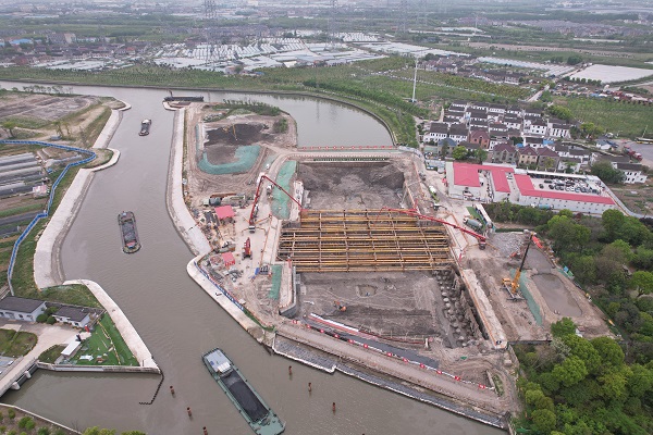 圖說：吳淞江工程（上海段）蘇州河西閘閘室底板澆築  採訪對象供圖（下同）