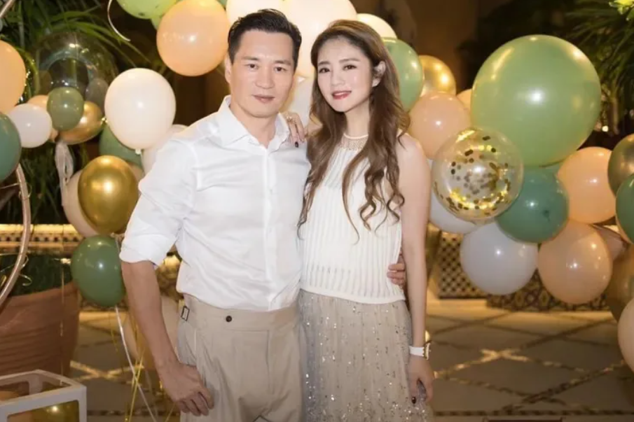 陳榮煉與妻子安以軒合照