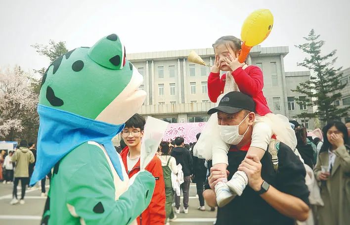 多镜头情景短剧的特点,多镜头情景短剧的特点是什么