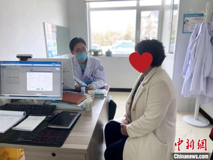 浙大一院专家在海西州开展义诊。浙大一院供图