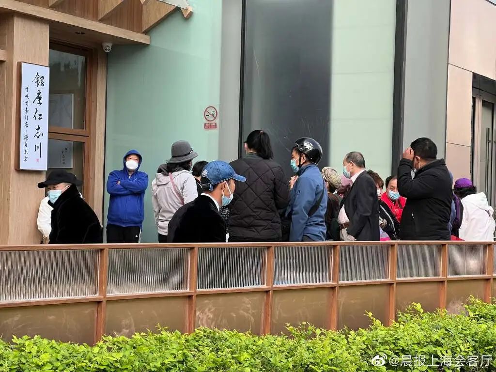 排队6小时买日本吐司，上海中产怎么把网红面包吃成土特产的？