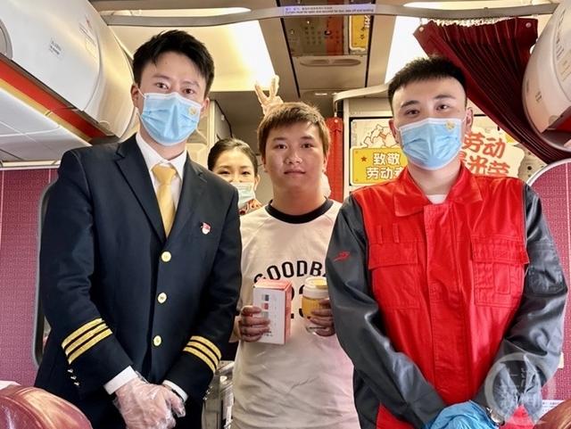 这个航班只有一个乘务员？西部航空主题航班致敬民航劳动者