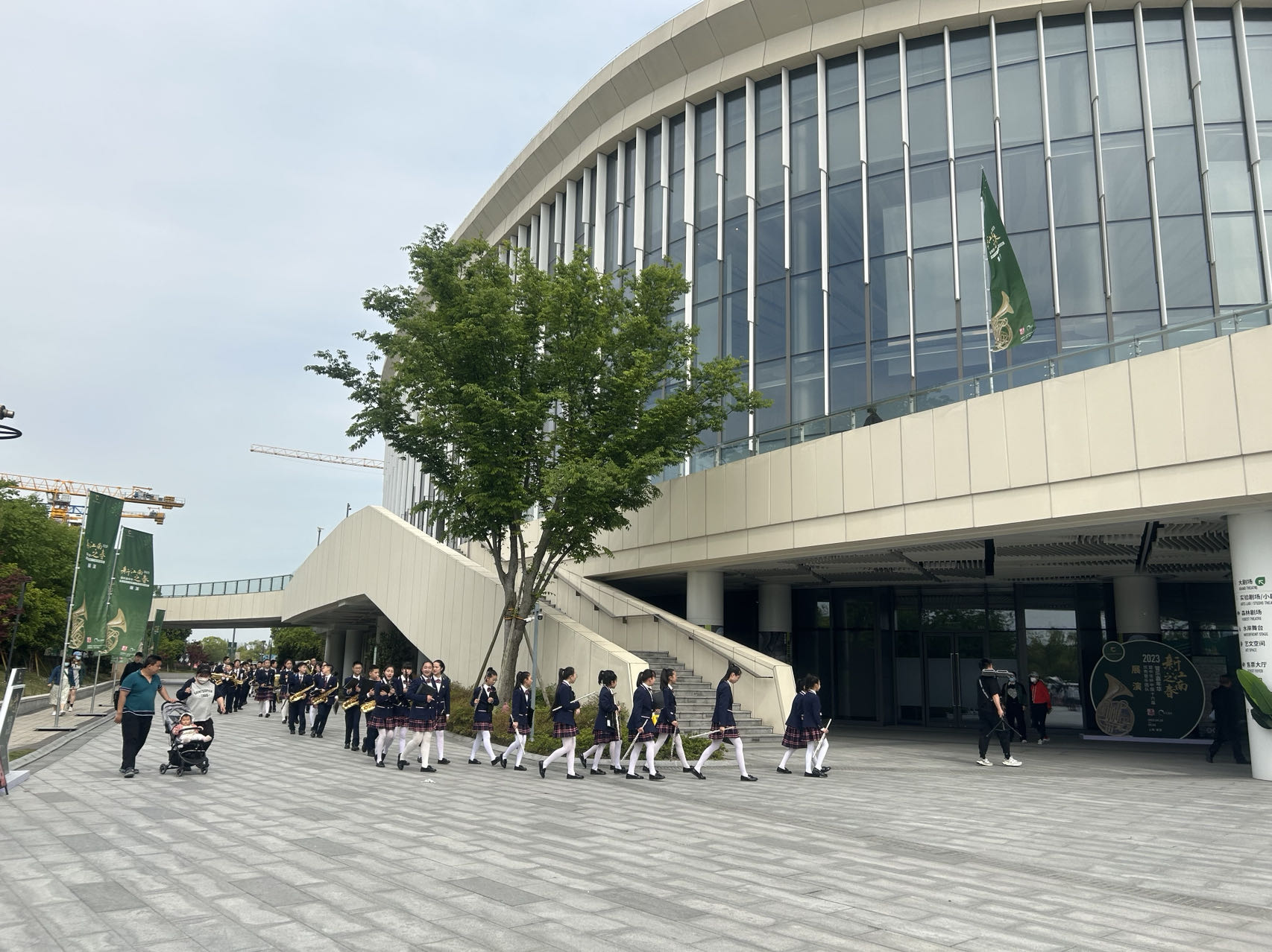 小小“演奏家”们准备演出。劳动报记者 胡玉荣 摄影